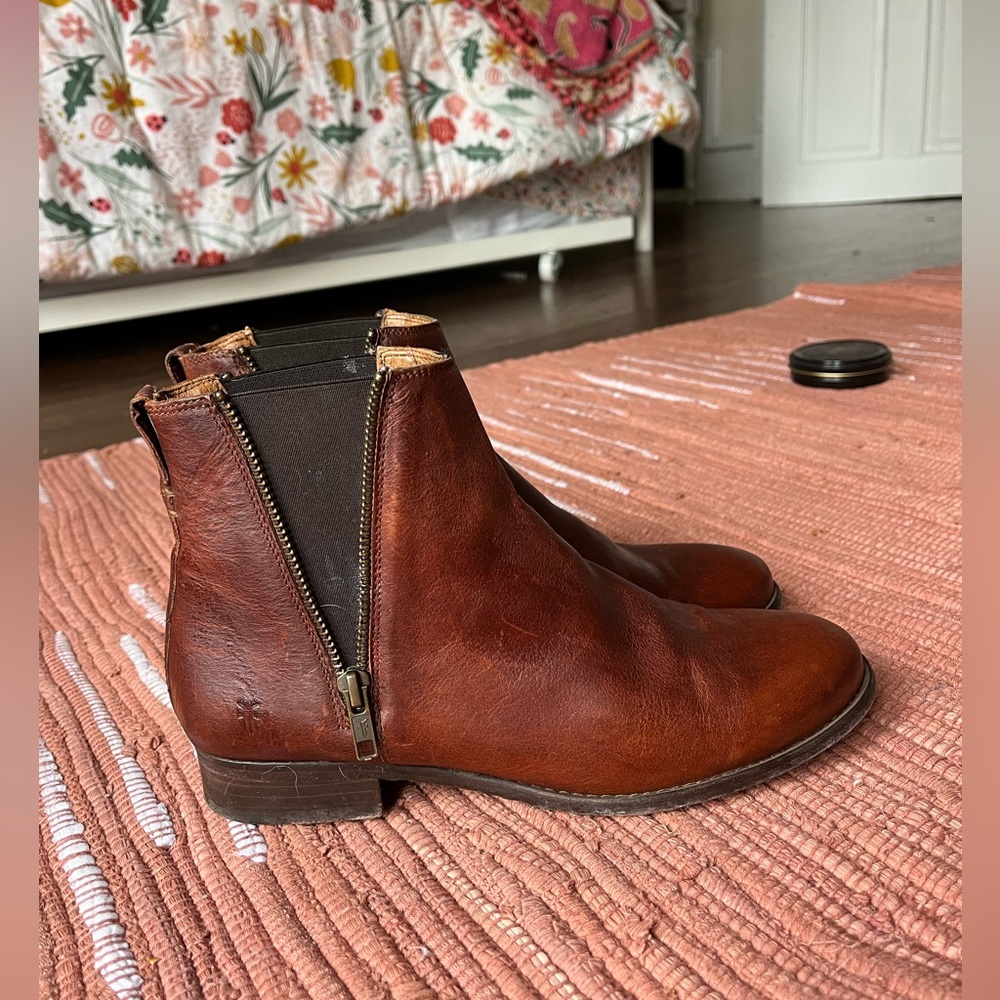 Frye Carly leather zip Chelsea boot